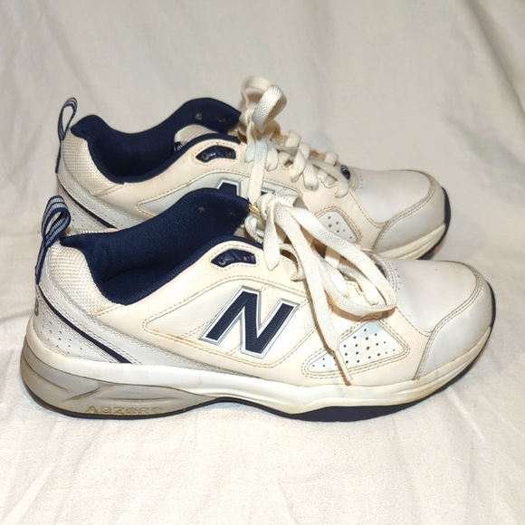 New Balance White and Navy Sneakers - Picture 1 of 8